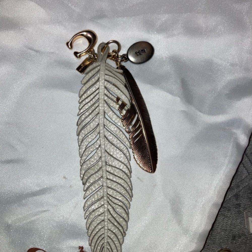 Rare Coach Metallic Feather Keychain - Picture 3 of 4